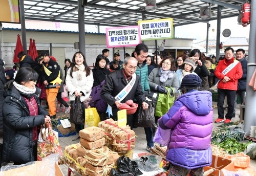 청도군, ‘전통시장 살리기 장보기 행사’ 개최
